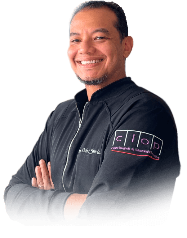 Dr Osias sorrindo te esperando para fazer seu tratamento dentário na CIOP